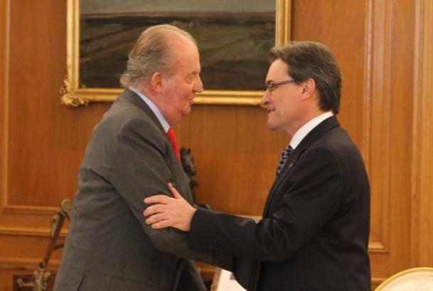 Su Majestad el Rey recibe el saludo del presidente de la Generalitat de Cataluña, Artur Mas i Gabarró